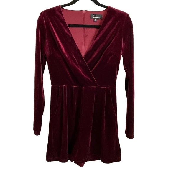 LULUS Romantic Moves Burgundy Velvet Long Sleeve Romper Women's Size Small - Picture 3 of 11